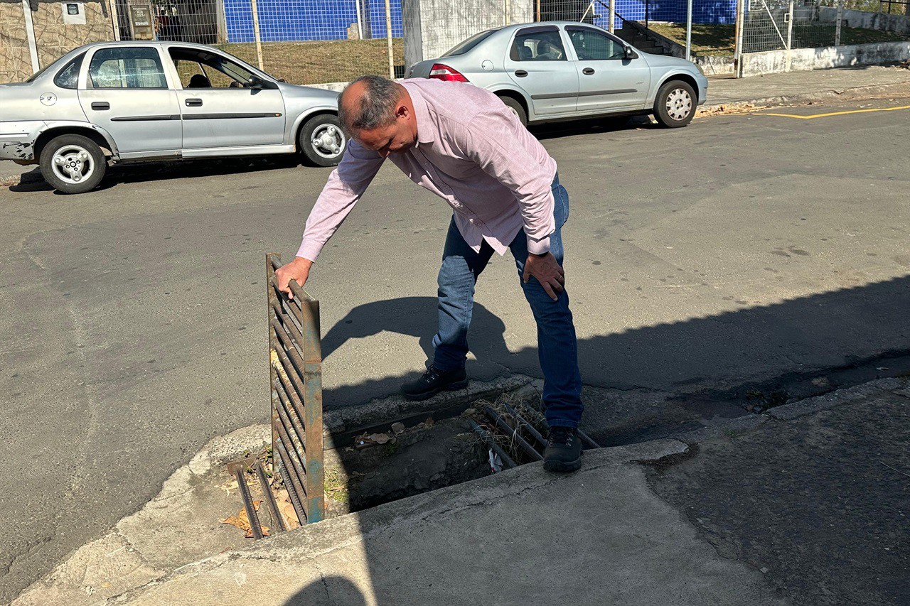 Vereador Josef Borges visitou local onde alagamentos afetam a comunidade em dias de chuva