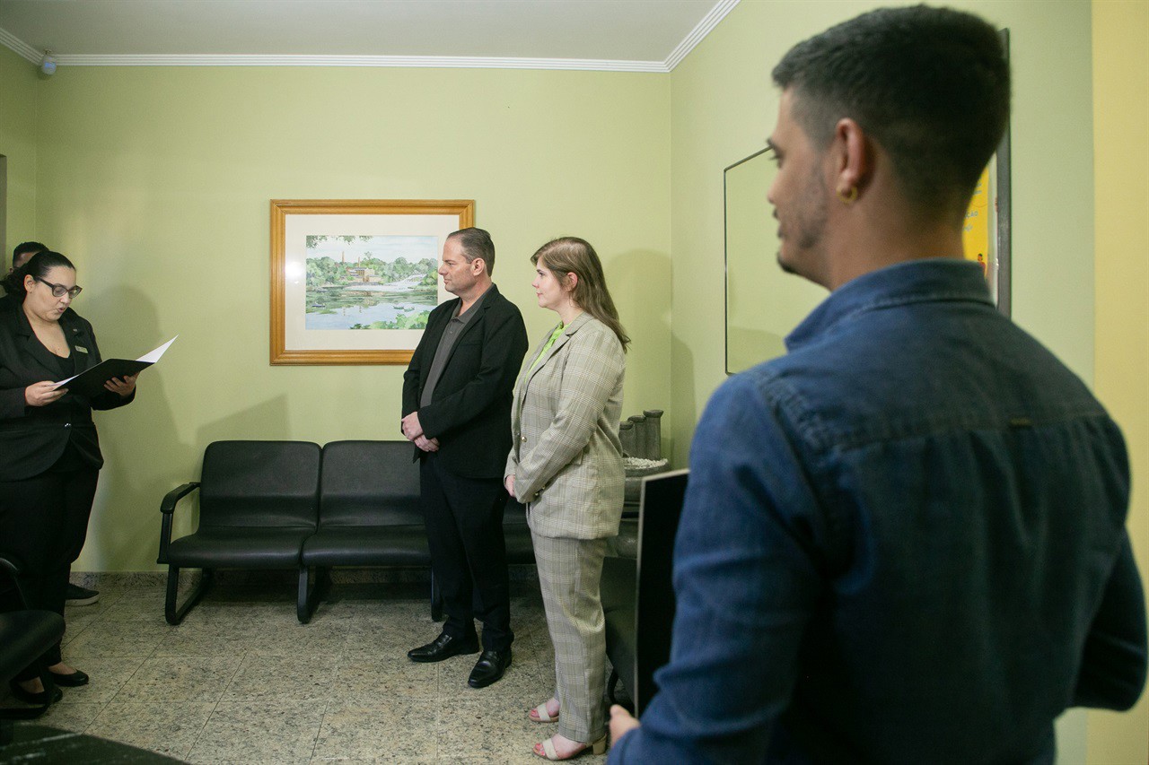 A moção de aplausos 53/2025 foi lida e entregue em cerimônia realizada na tarde desta terça-feira (29)