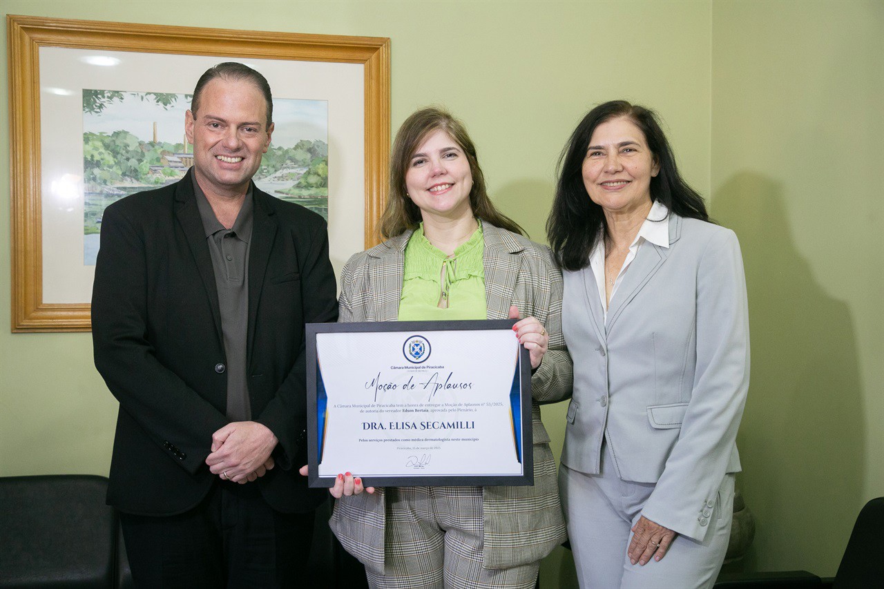 Edson Bertaia, Elisa Secamilli (centro) e Eliete Nunes