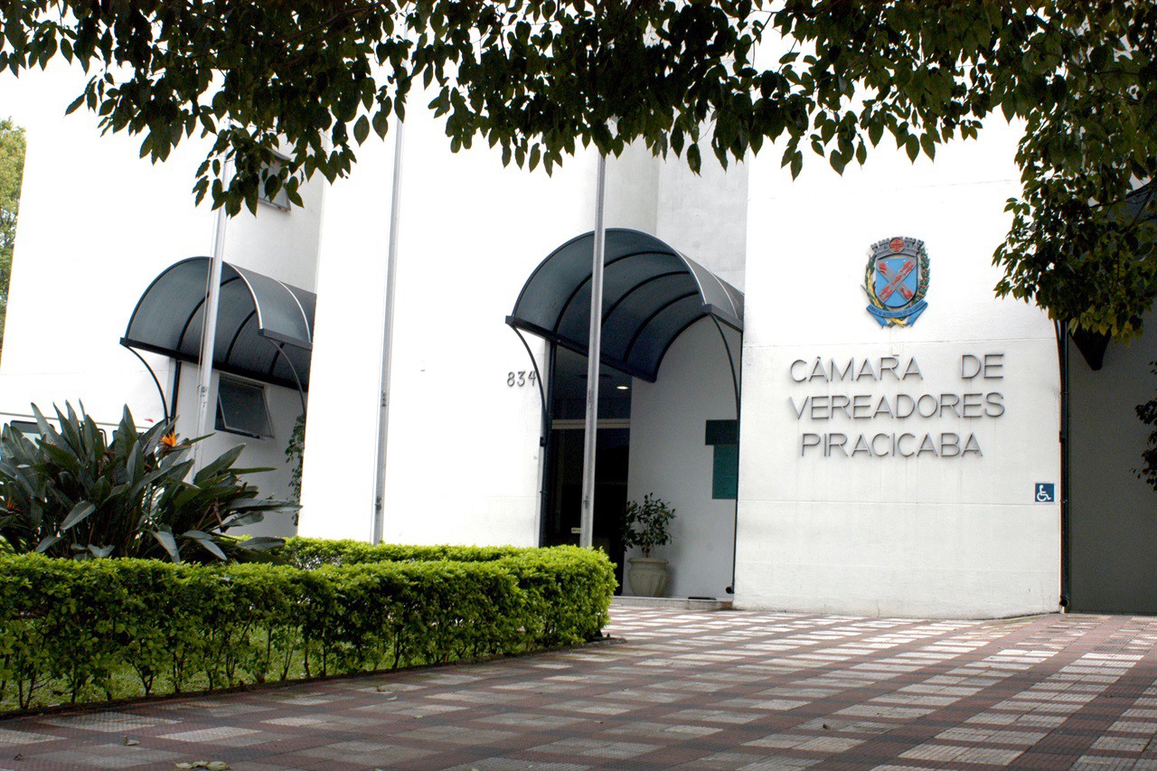 A fachada do prédio principal da Câmara em 2004