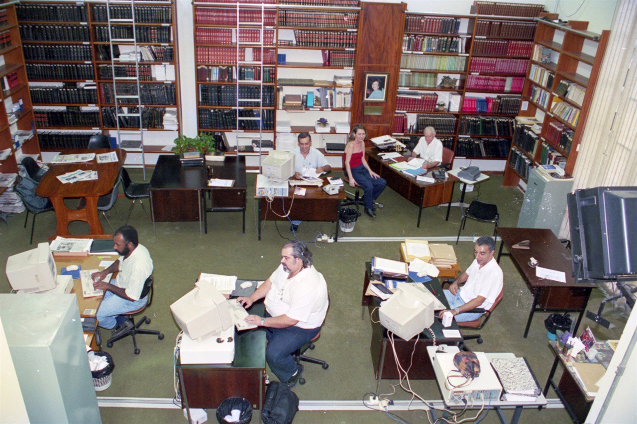A sala que abrigava o Departamento de Comunicação e a Biblioteca Legislativa, em 1999