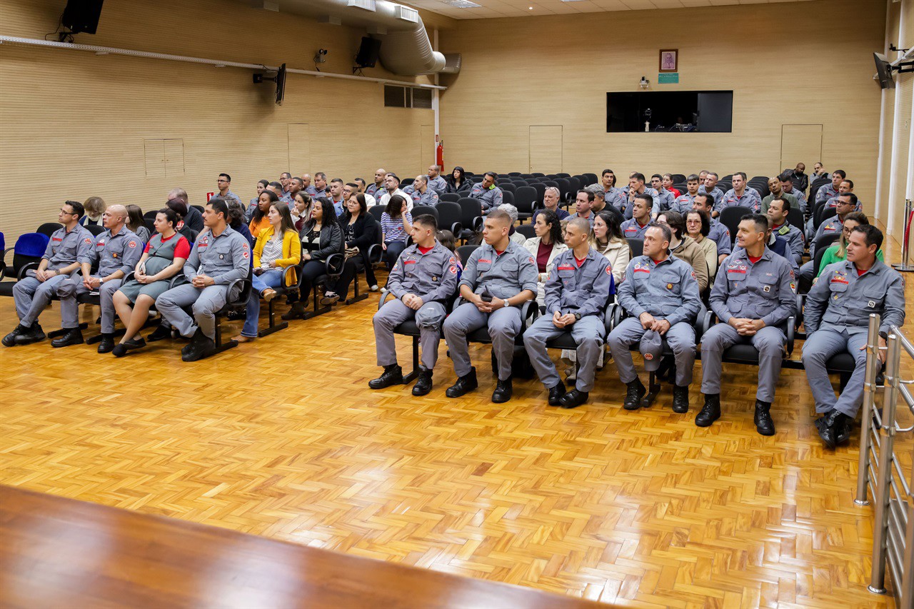 Solenidade de entrega da medalha Bombeiro do Ano
