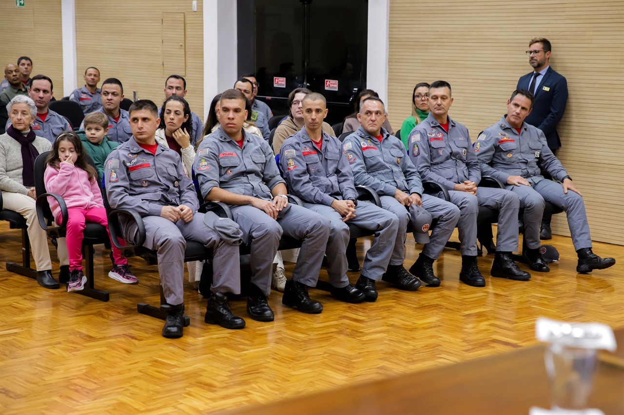 Solenidade de entrega da medalha Bombeiro do Ano