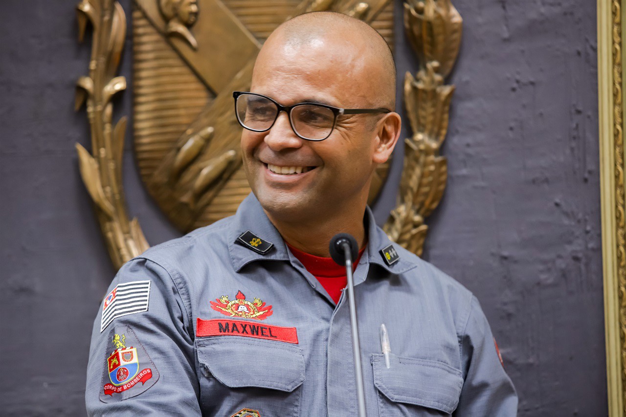 Solenidade de entrega da medalha Bombeiro do Ano