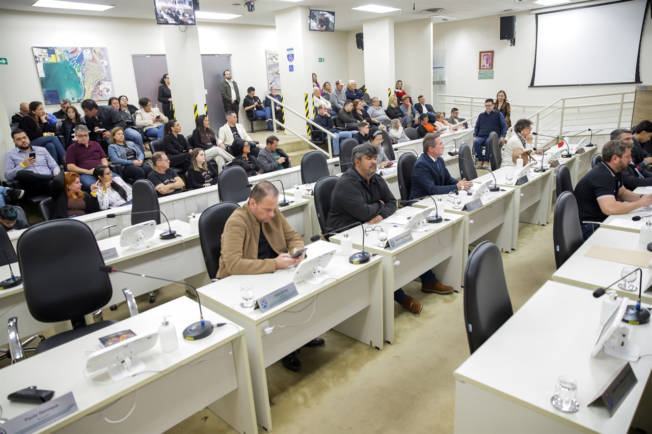  Vereadores durante a 41ª Reunião Ordinária, que aprovou sete requerimentos de votos de congratulações