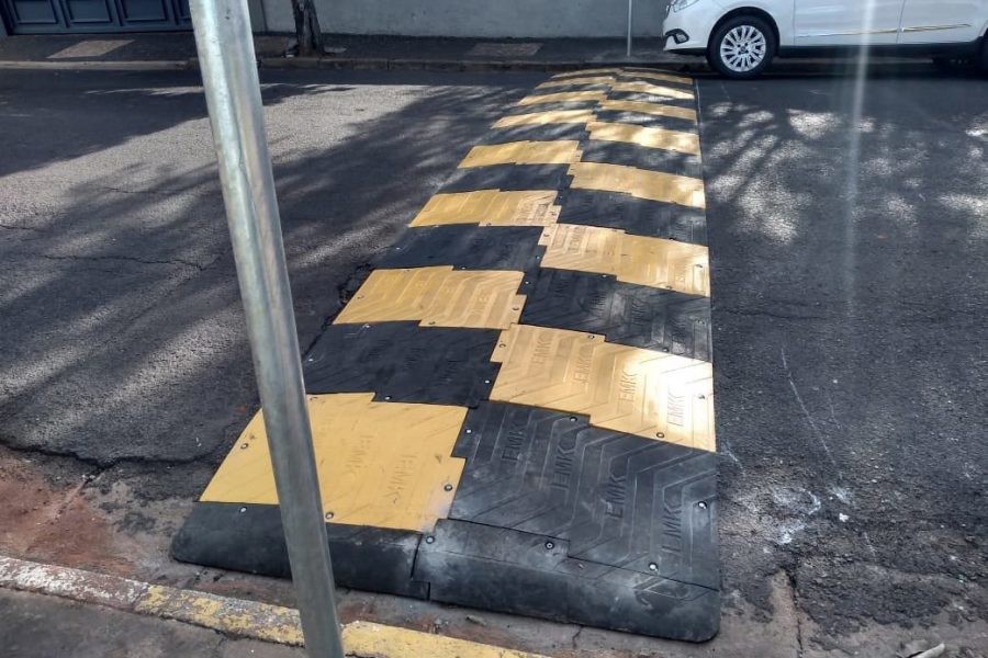 Lombadas ecológicas devem promover maior segurança para pedestres e motoristas