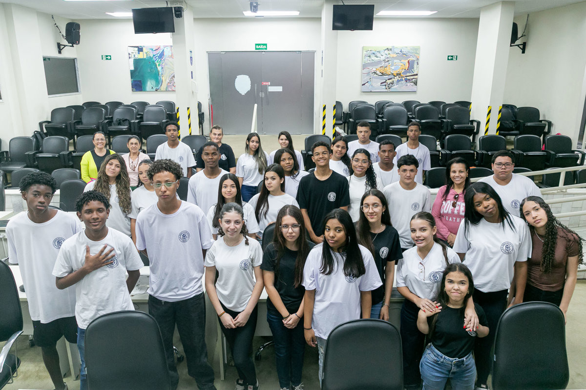 Alunos da escola "Barão do Rio Branco" participaram do "Conheça o Legislativo"
