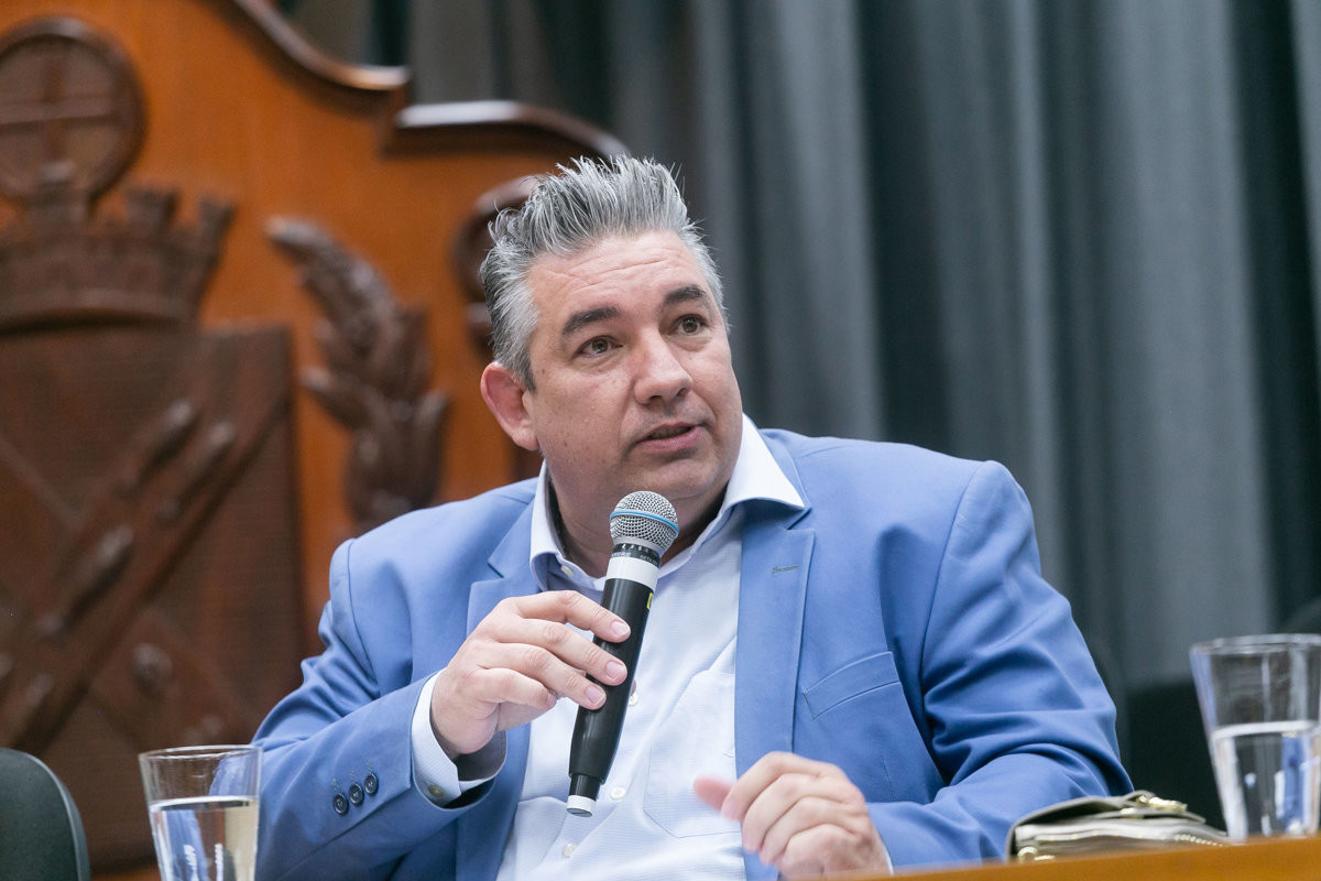 Diretor presidente da Rádio Educativa, André Augusti