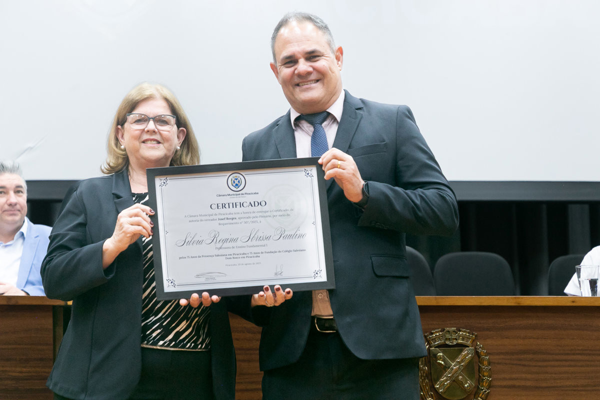 Professora Sílvia Paulino, homenageada