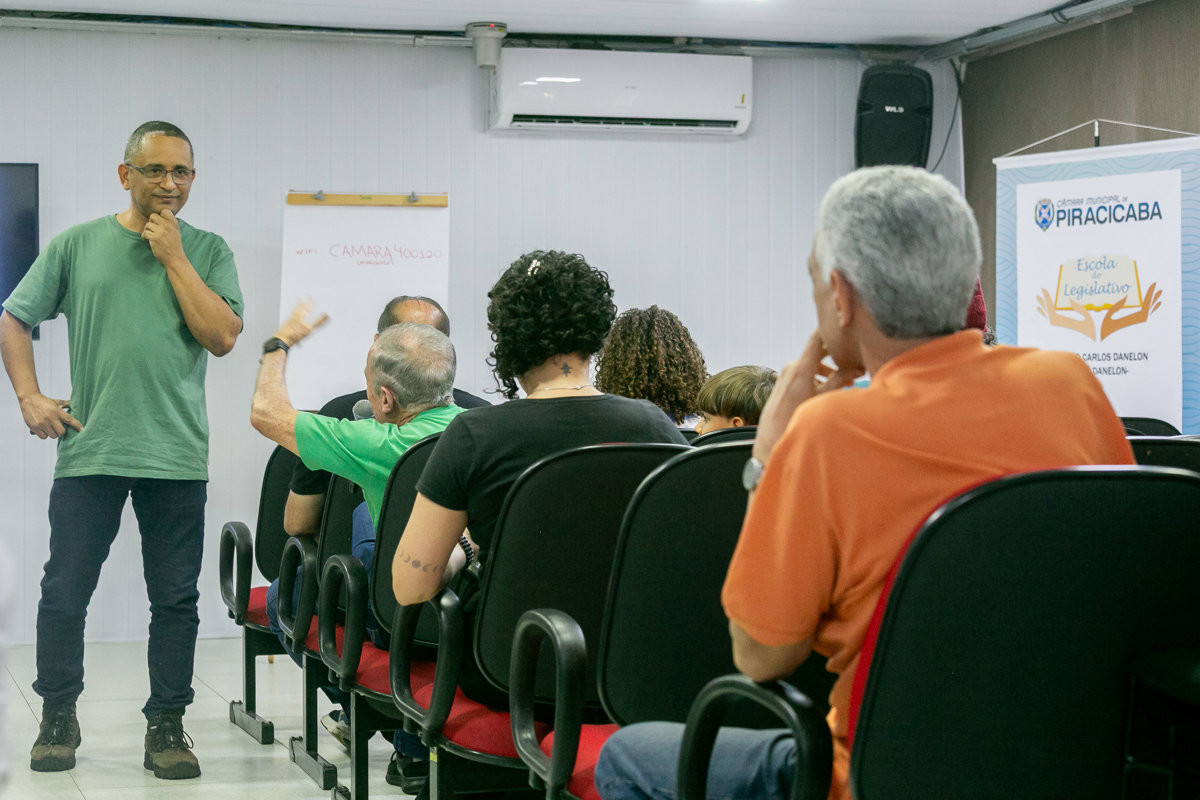 Palestra realizada na tarde desta sexta (22) foi ministrada por Igor Serra, Tecnólogo em Gestão Ambiental Pós-graduado em Gerenciamento de Recursos Hídricos