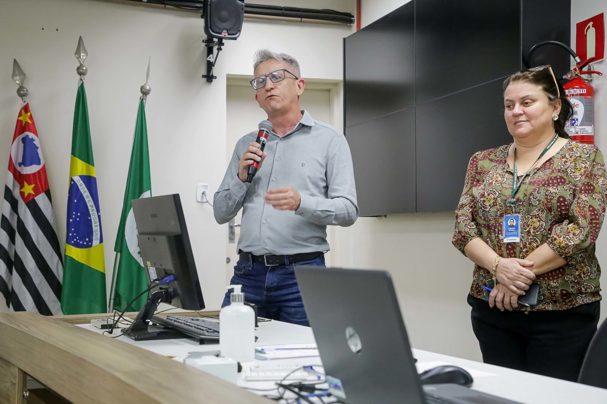 Alunos na faixa etária de 10 a 11 anos participaram da atividade do Conheça o Legislativo na tarde desta quarta-feira (27), no Plenário "Franscisco Antonio Coelho"