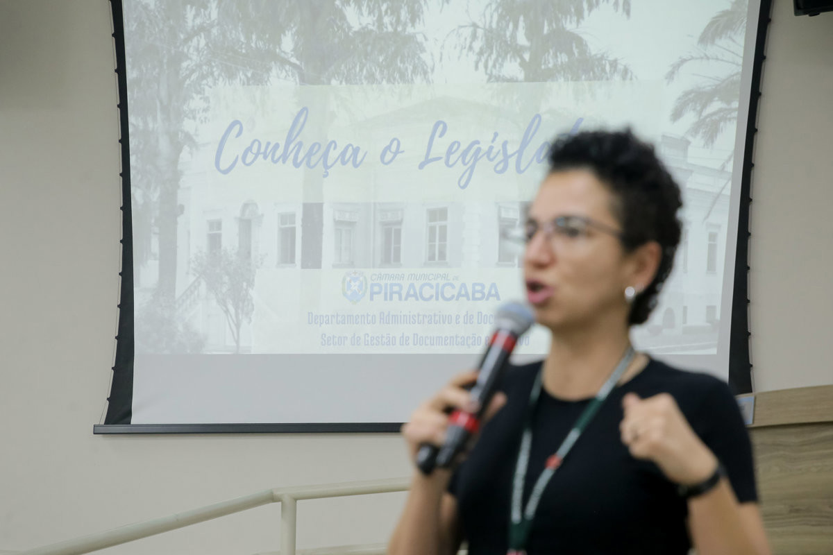 Alunos na faixa etária de 10 a 11 anos participaram da atividade do Conheça o Legislativo na tarde desta quarta-feira (27), no Plenário "Franscisco Antonio Coelho"