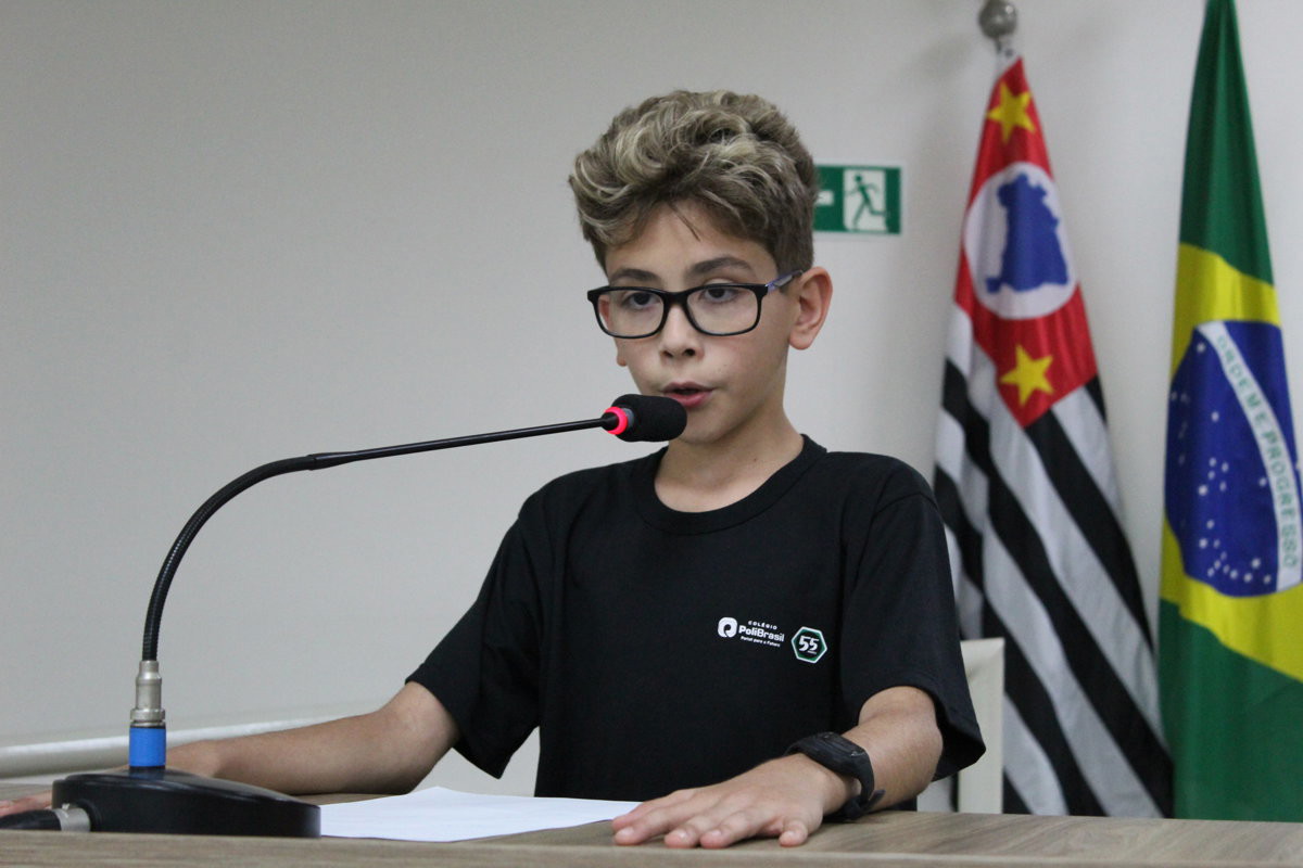Foto: Débora Souza - Alunos na faixa etária de 10 a 11 anos participaram da atividade do Conheça o Legislativo na tarde desta quarta-feira (27), no Plenário "Franscisco Antonio Coelho"
