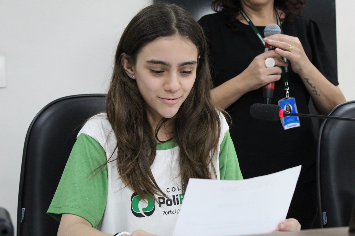 Foto: Débora Souza - Alunos na faixa etária de 10 a 11 anos participaram da atividade do Conheça o Legislativo na tarde desta quarta-feira (27), no Plenário "Franscisco Antonio Coelho"