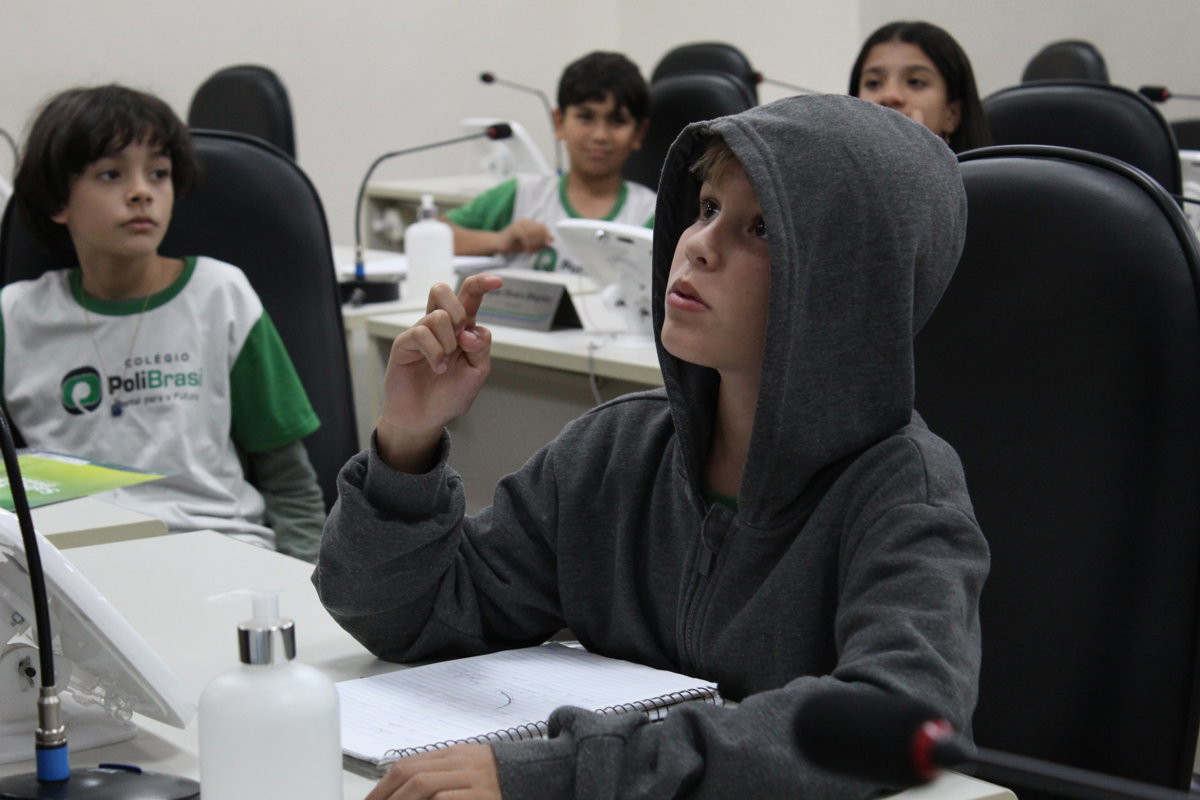 Foto: Débora Souza - Alunos na faixa etária de 10 a 11 anos participaram da atividade do Conheça o Legislativo na tarde desta quarta-feira (27), no Plenário "Franscisco Antonio Coelho"