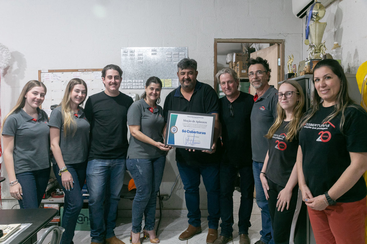 Wagnão entregou moção de aplausos à Só Coberturas, em ato na sede da empresa, no Água Branca