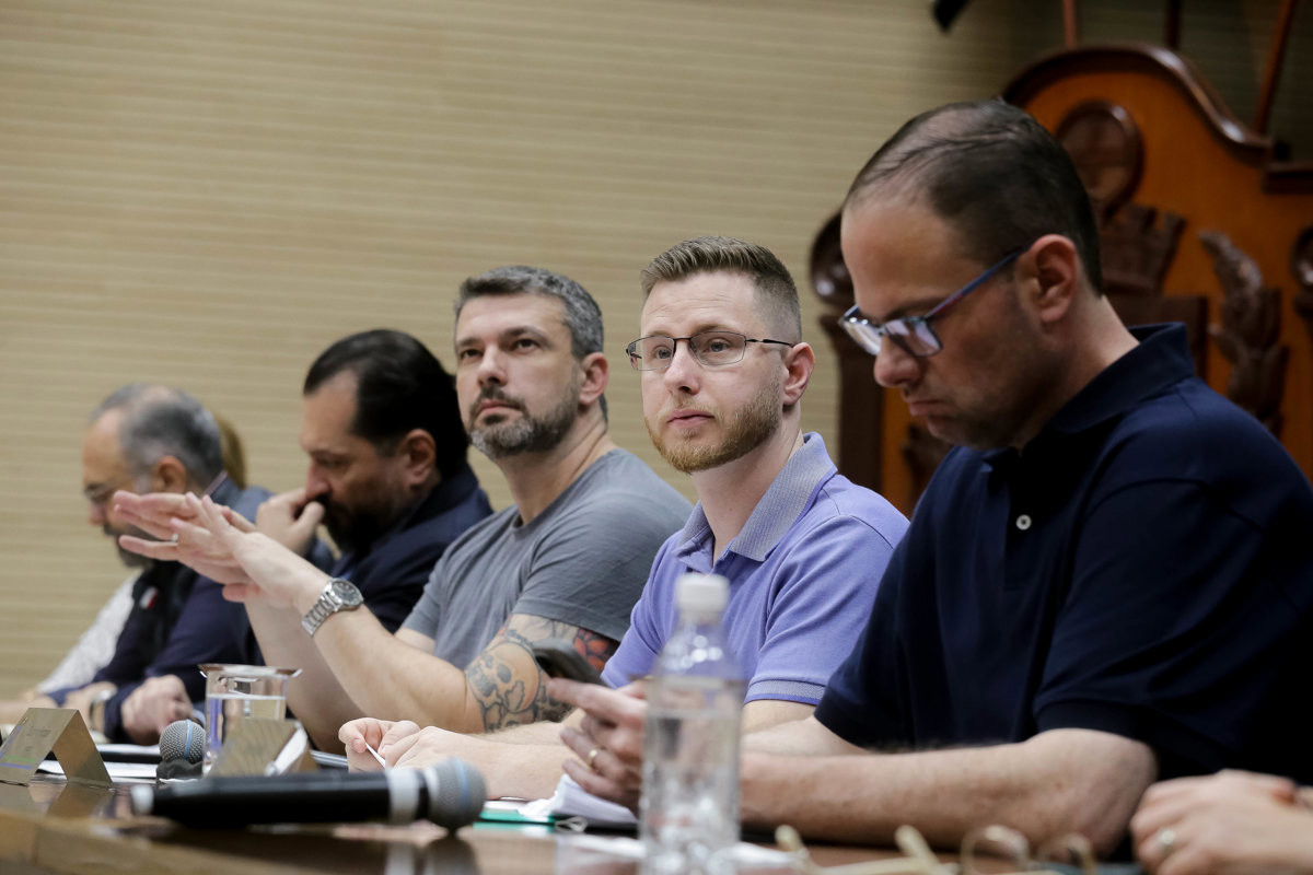 A audiência desta terça-feira (16), solicitada pela CLJR, aconteceu no Salão Nobre "Helly de Campos Melges" devido a manutenções no plenário da Câmara