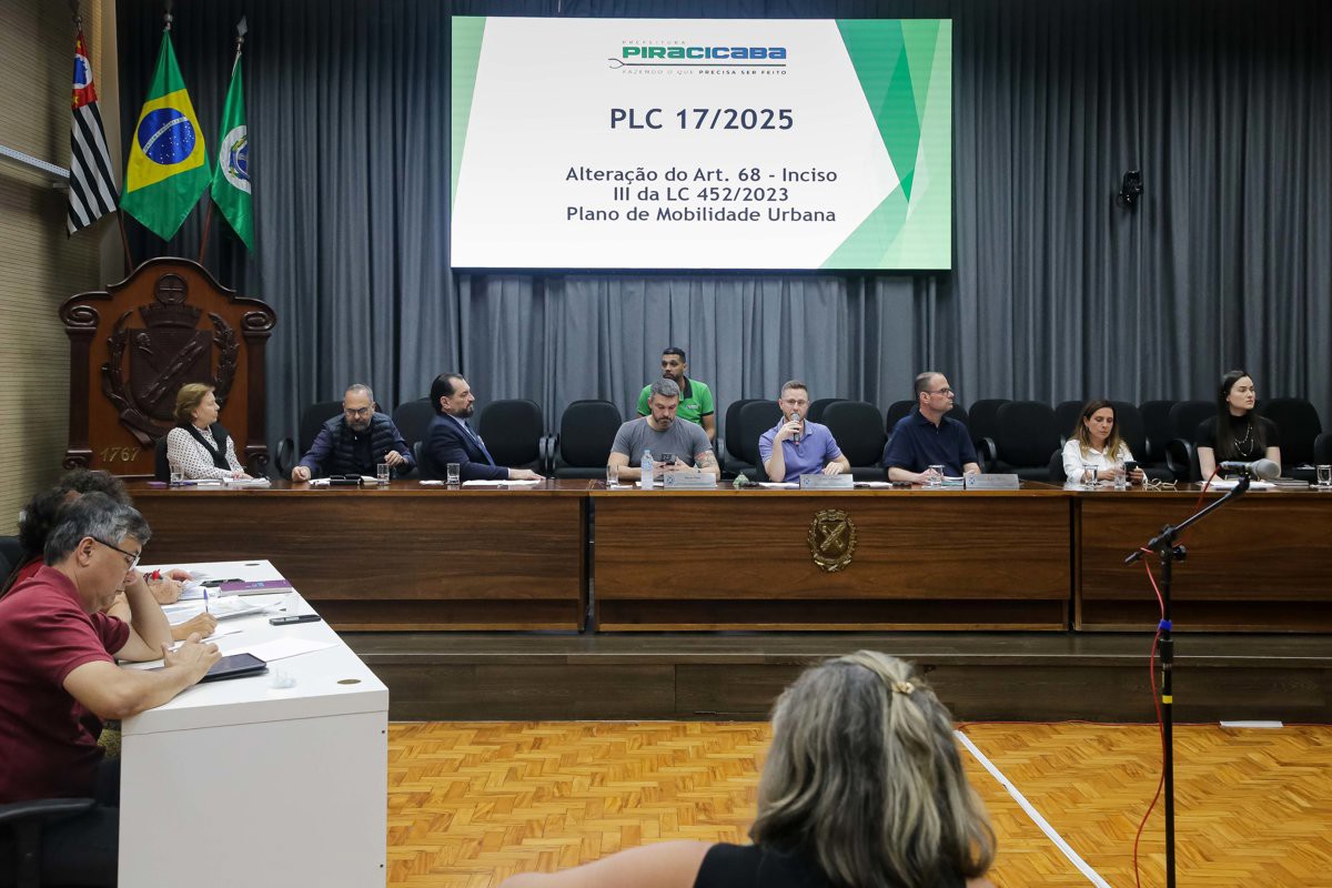 A audiência desta terça-feira (16), solicitada pela CLJR, aconteceu no Salão Nobre "Helly de Campos Melges" devido a manutenções no plenário da Câmara