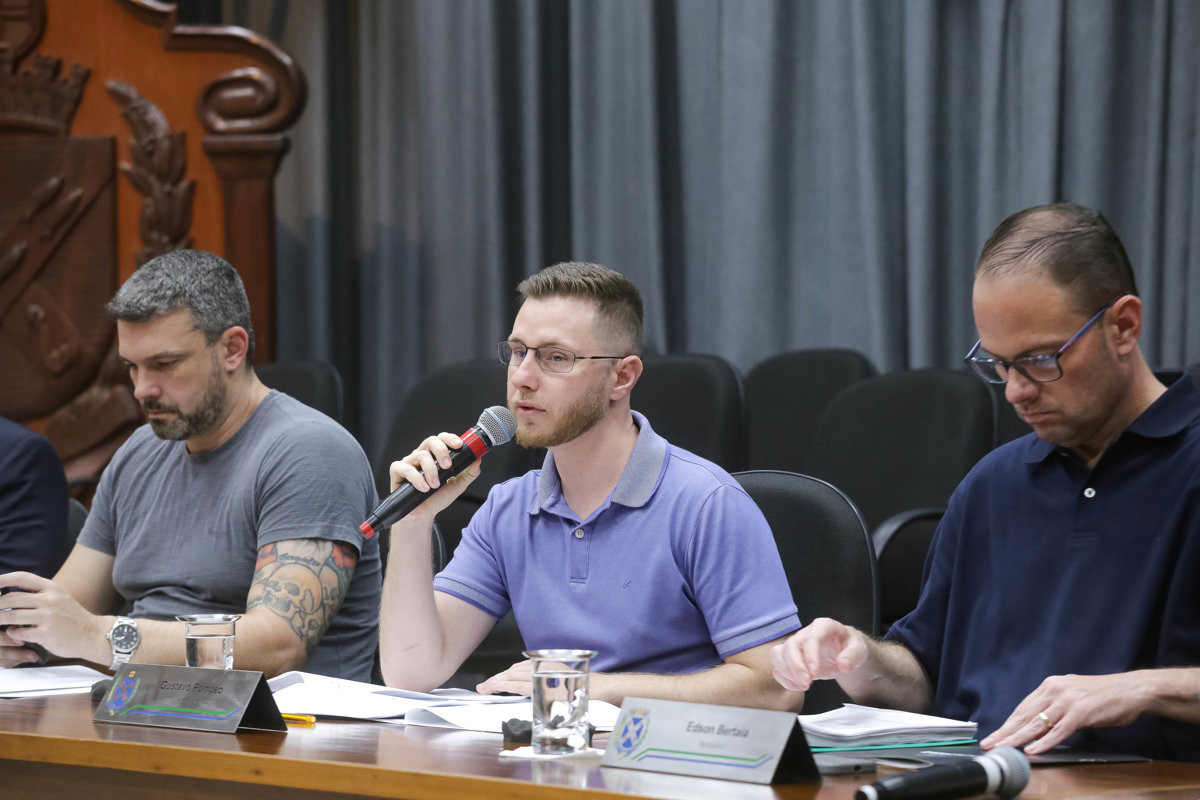 A audiência desta terça-feira (16), solicitada pela CLJR, aconteceu no Salão Nobre "Helly de Campos Melges" devido a manutenções no plenário da Câmara