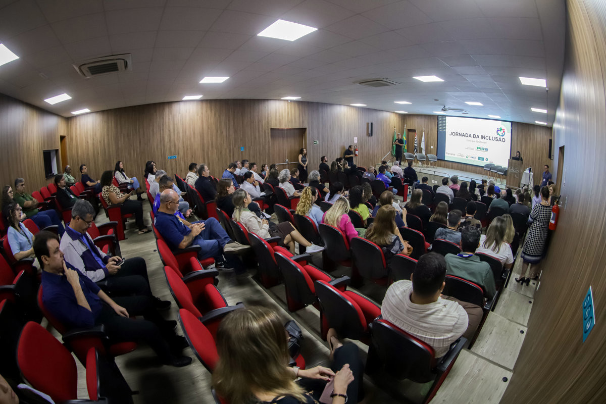 Vereadores participam de jornada inclusiva para debater a Lei de Cotas