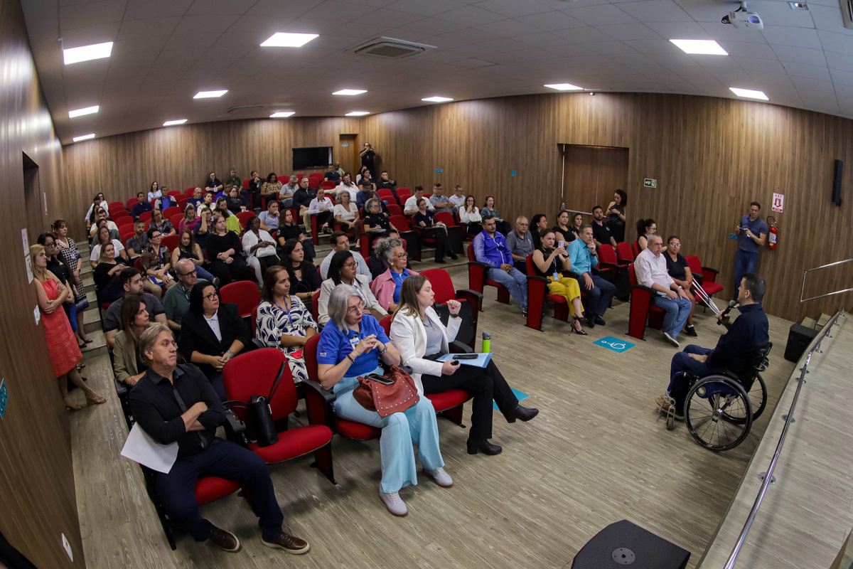 Vereadores participam de jornada inclusiva para debater a Lei de Cotas