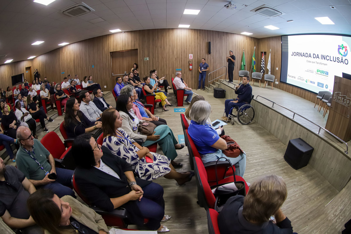 Vereadores participam de jornada inclusiva para debater a Lei de Cotas
