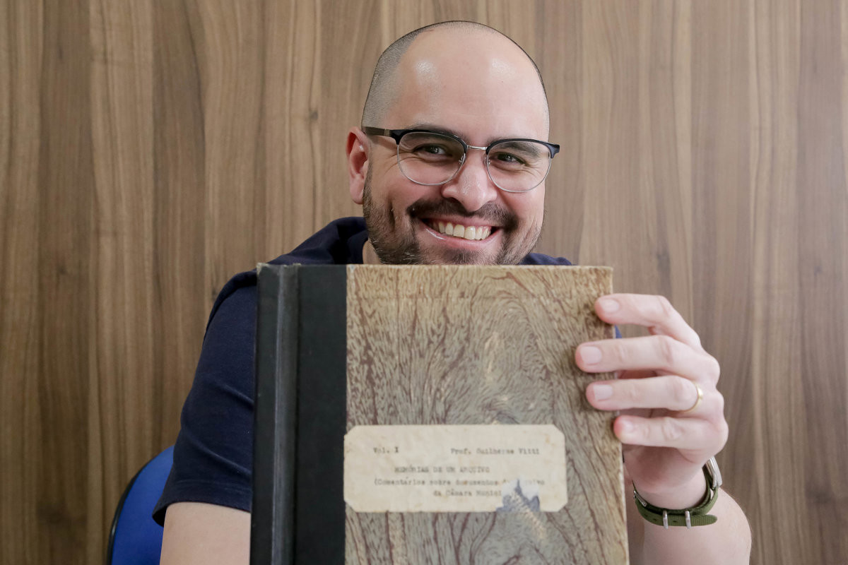 Bruno de Oliveira, servidor do Setor de Gestão de Documentação e Arquivo