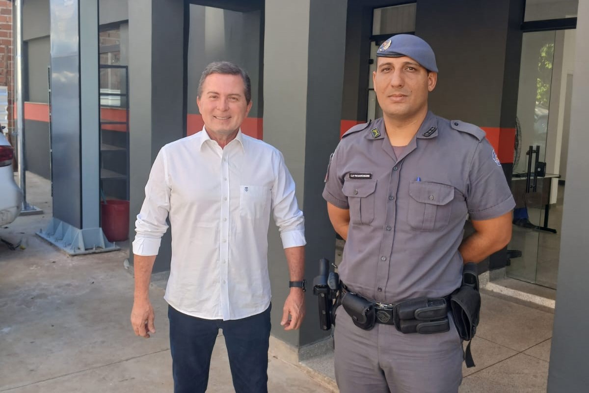 Vereador Trevisan Jr. e o comandante da 4ª Companhia da PM, capitão Luiz Gustavo Marchezine