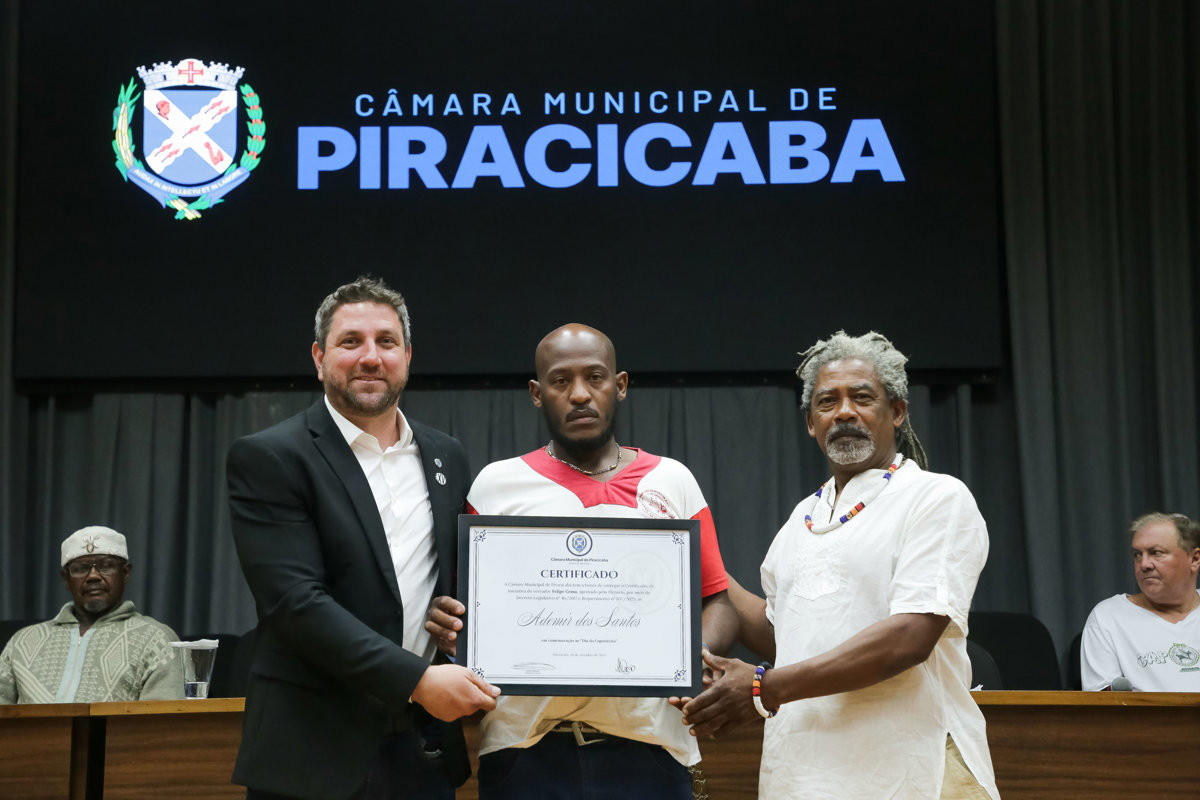 Ademir dos Santos recebe homenagem ao “Dia do Capoeirista”