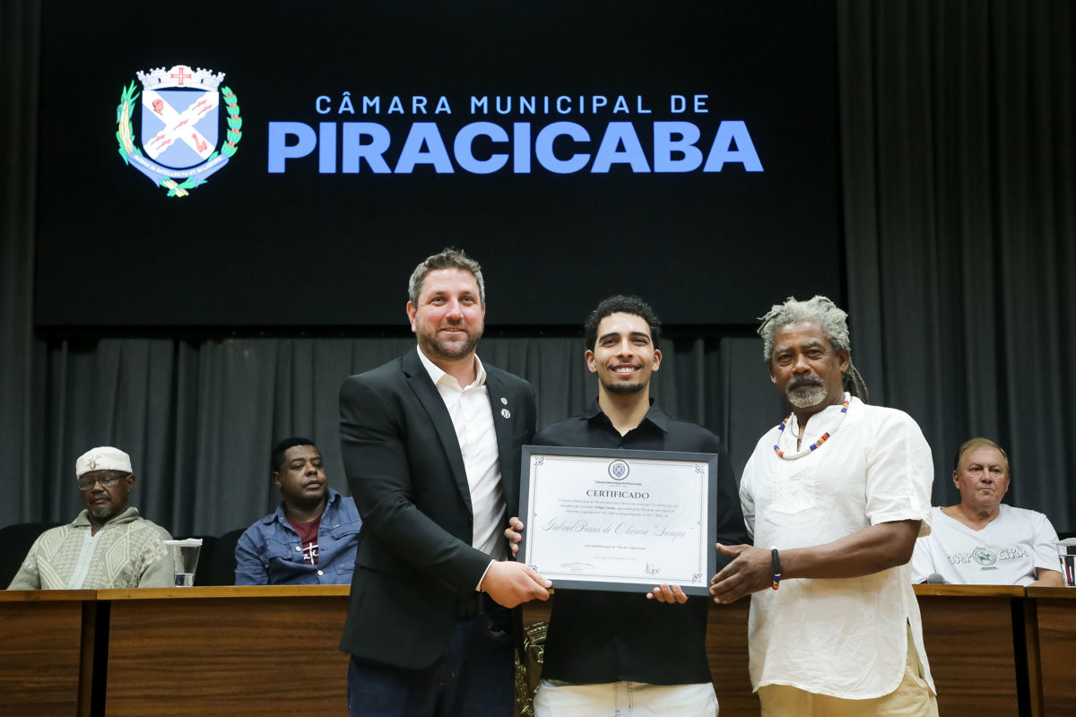Gabriel Passos de Oliveira (Sampa) recebe homenagem ao “Dia do Capoeirista”