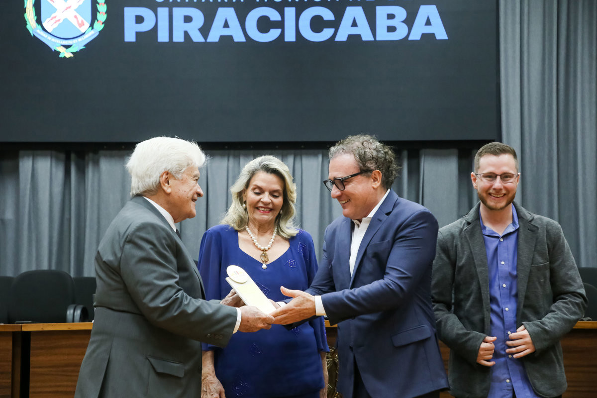 Título de Cidadão Piracicabano foi concedido no dia do aniversário de 82 anos de Pedro Maurano