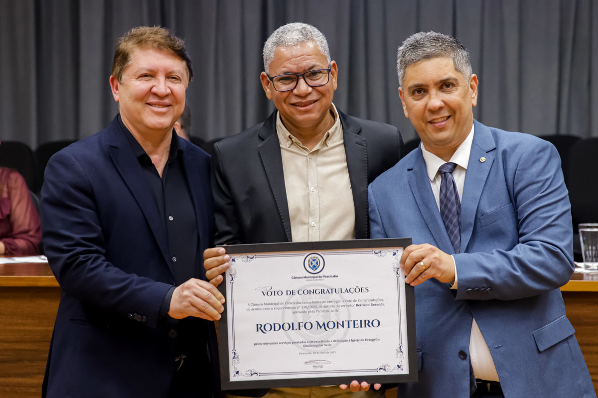 Entrega de homenagem