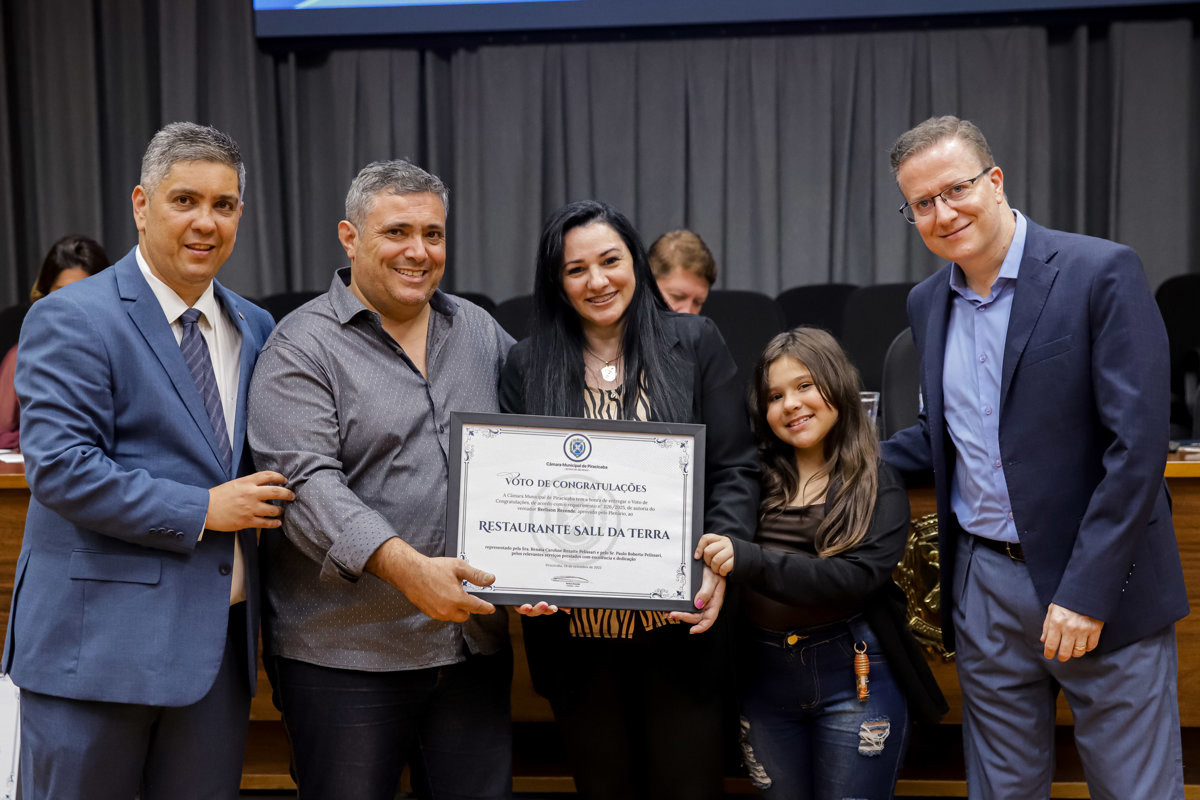 Entrega de homenagem