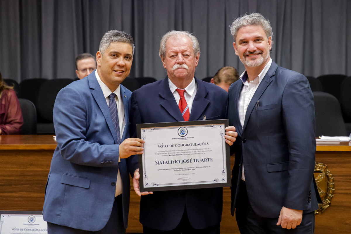Entrega de homenagem
