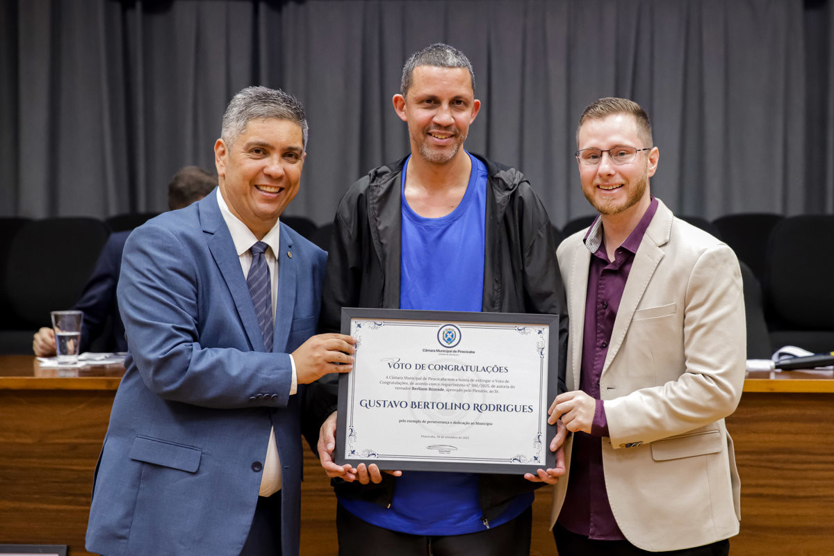 Entrega de homenagem