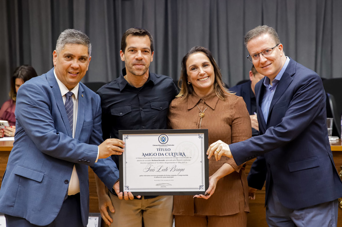 Entrega de homenagem