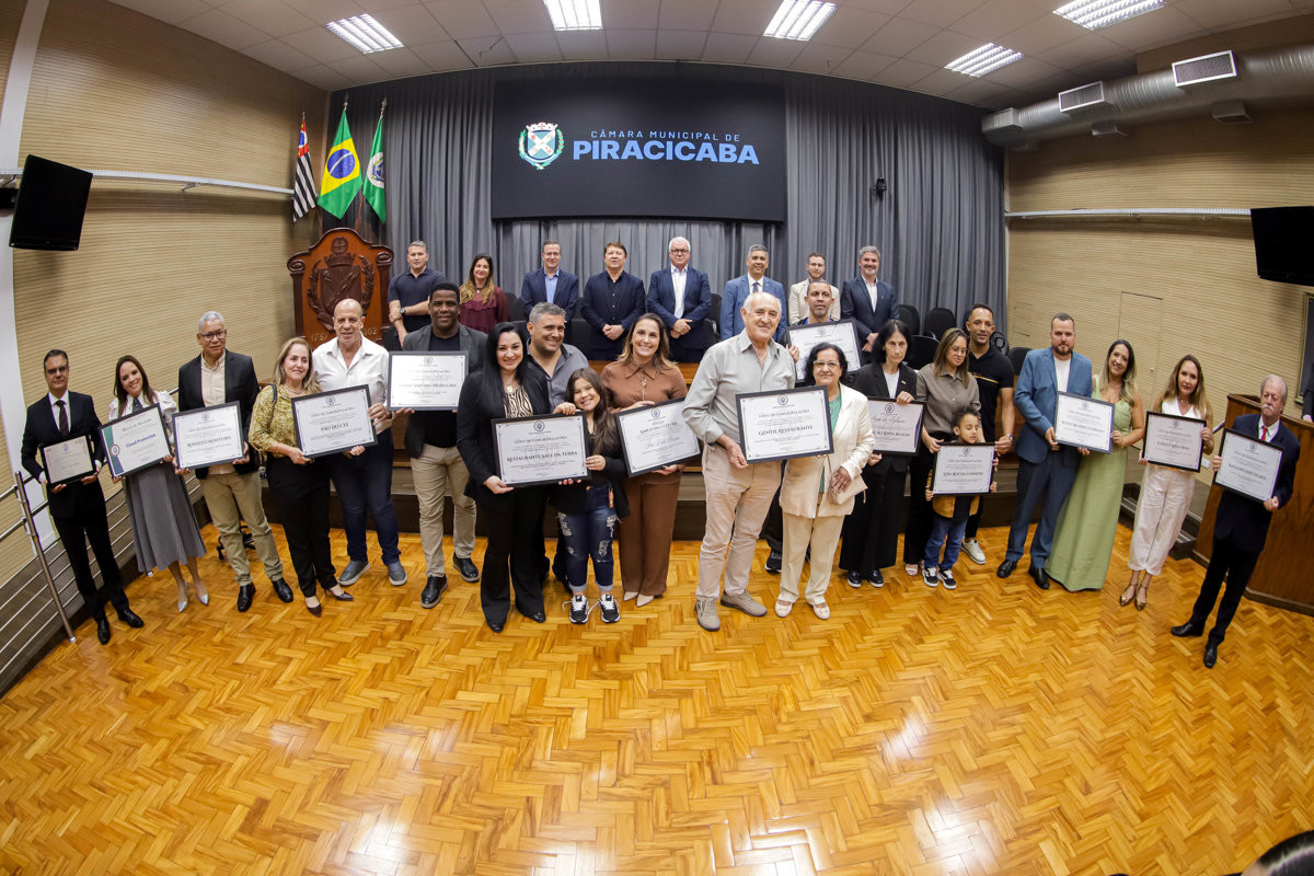 Solenidade para entrega de homenagens, de autoria do presidente da Câmara, vereador Rerlison Rezende