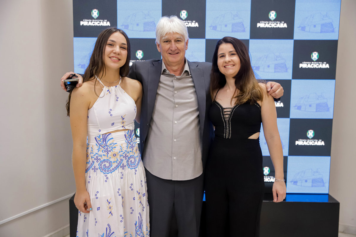 Câmara Municipal reconhece o trabalho de médicos e cirurgiões-dentistas