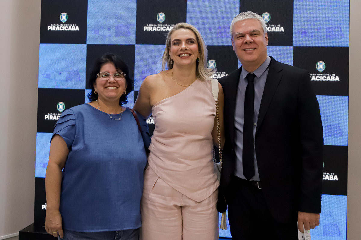 Câmara Municipal reconhece o trabalho de médicos e cirurgiões-dentistas