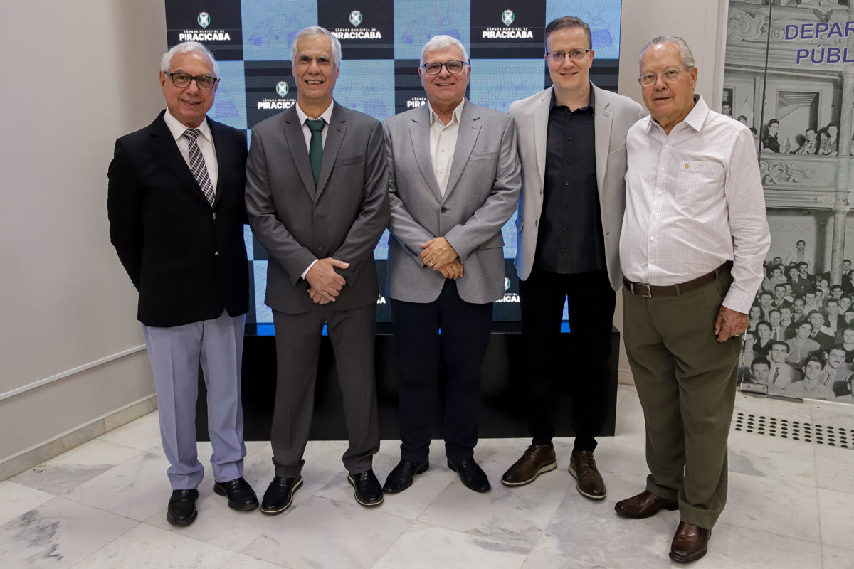 Câmara Municipal reconhece o trabalho de médicos e cirurgiões-dentistas