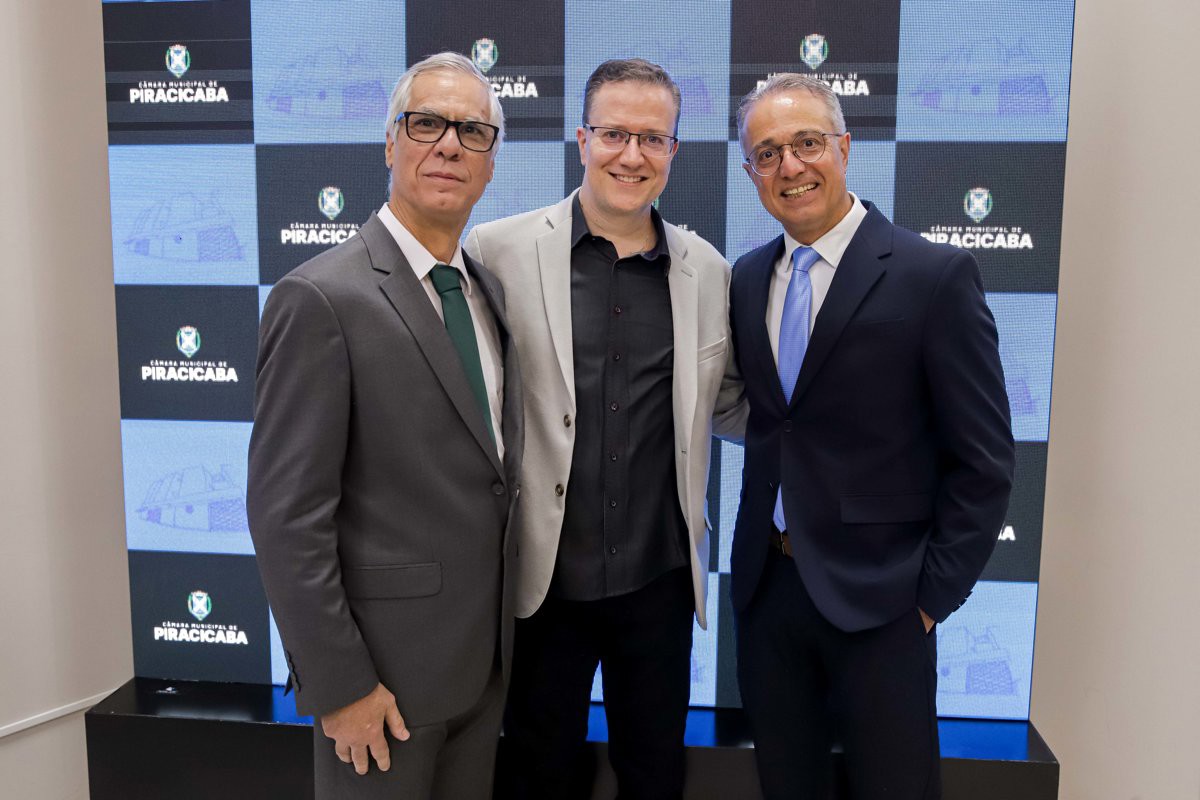 Câmara Municipal reconhece o trabalho de médicos e cirurgiões-dentistas