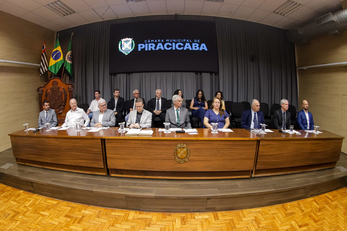 Câmara Municipal reconhece o trabalho de médicos e cirurgiões-dentistas