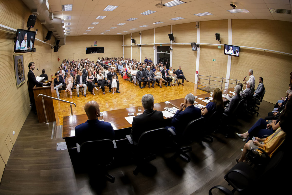 Câmara Municipal reconhece o trabalho de médicos e cirurgiões-dentistas