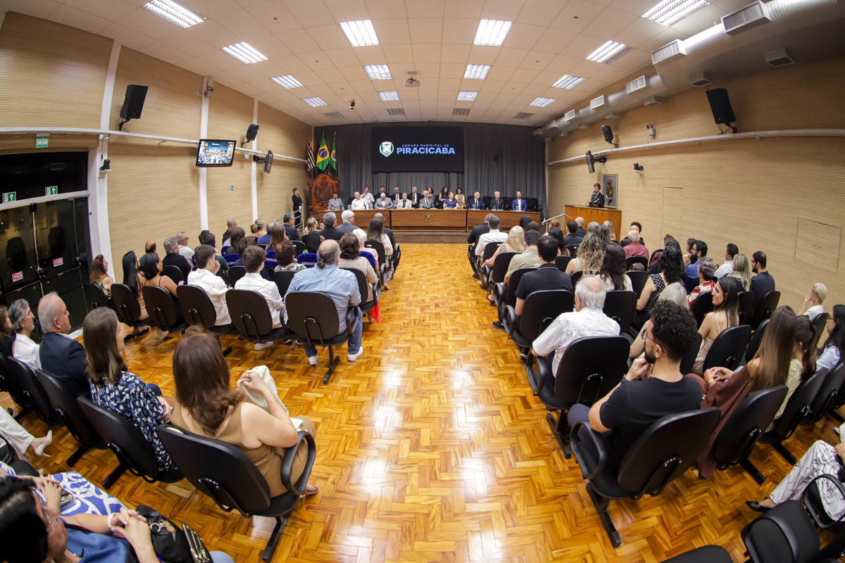 Câmara Municipal reconhece o trabalho de médicos e cirurgiões-dentistas