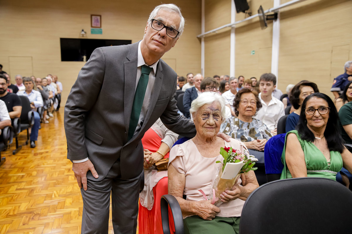 Câmara Municipal reconhece o trabalho de médicos e cirurgiões-dentistas