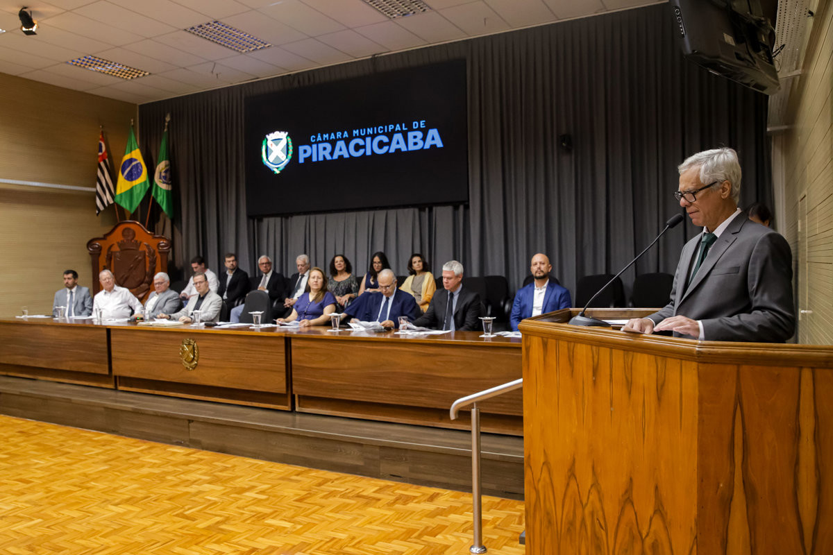 Câmara Municipal reconhece o trabalho de médicos e cirurgiões-dentistas