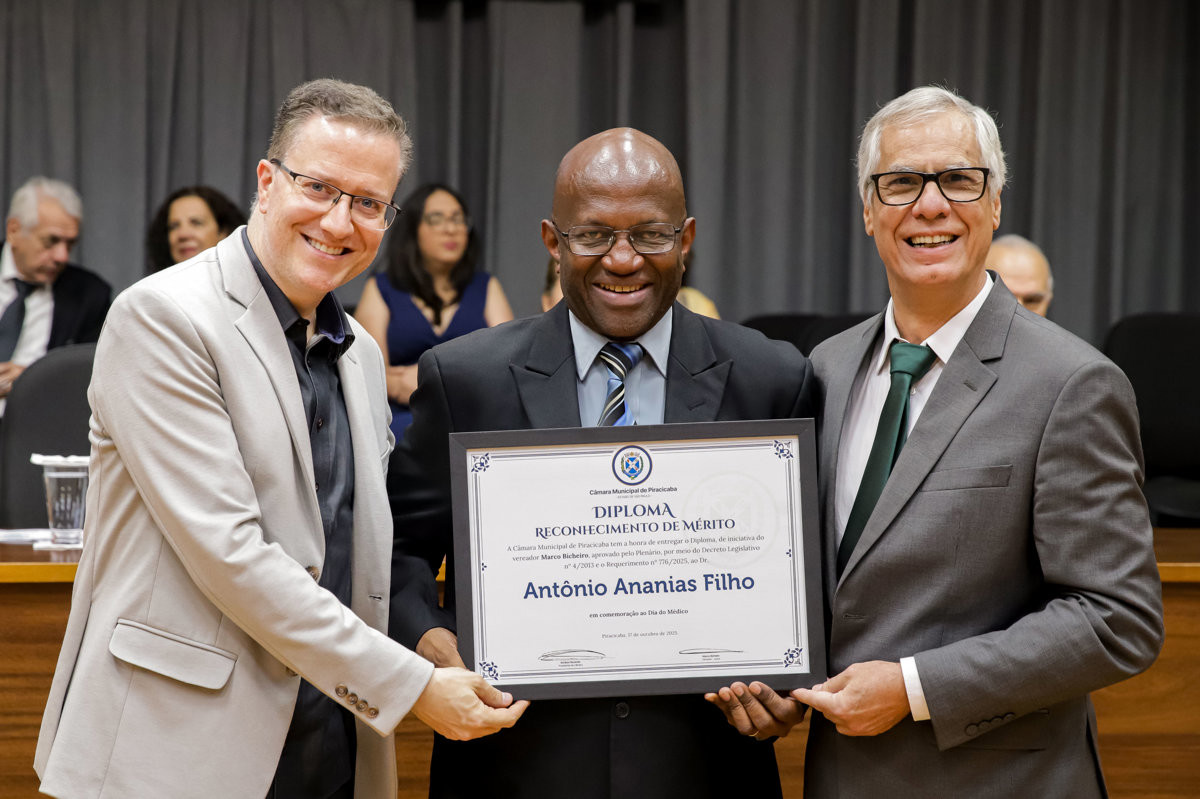 Câmara Municipal reconhece o trabalho de médicos e cirurgiões-dentistas