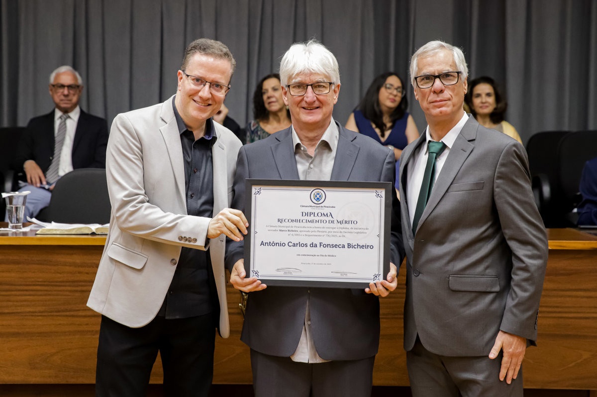 Câmara Municipal reconhece o trabalho de médicos e cirurgiões-dentistas