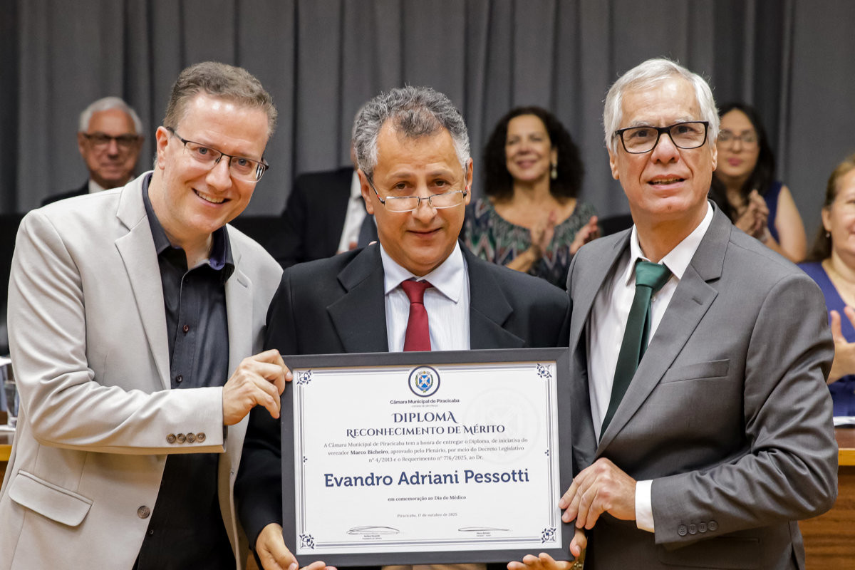 Câmara Municipal reconhece o trabalho de médicos e cirurgiões-dentistas