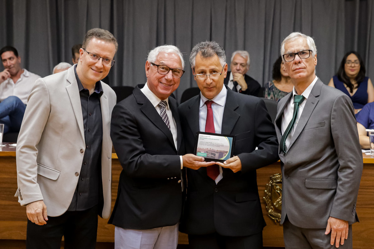 Câmara Municipal reconhece o trabalho de médicos e cirurgiões-dentistas